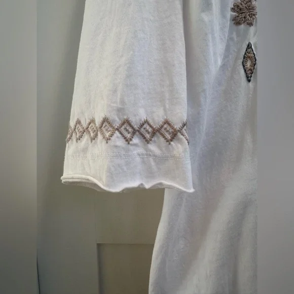 Johnny Was. Floral embroidered Tee. - Picture 6 of 9